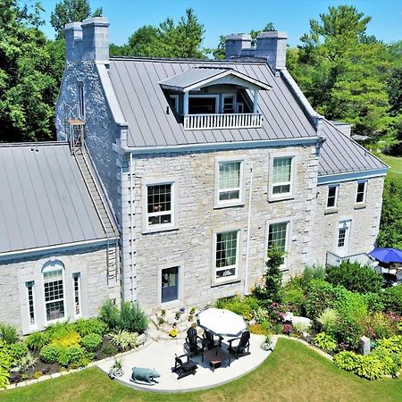 All Suites Whitney Manor Kingston Extérieur photo