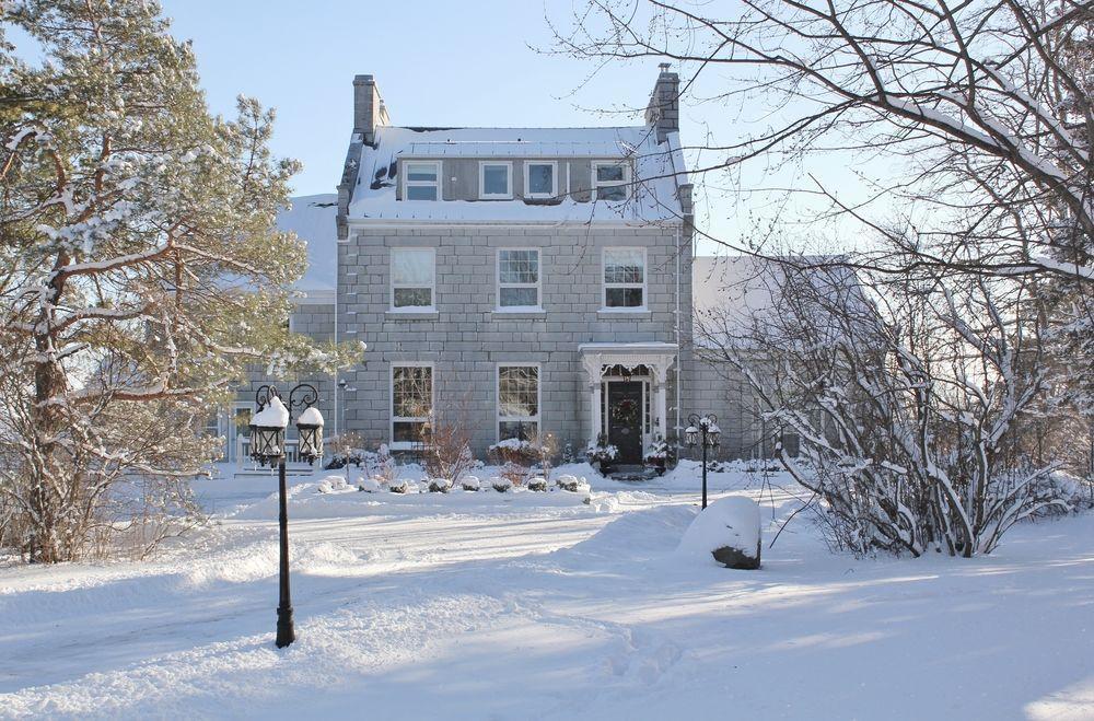 All Suites Whitney Manor Kingston Extérieur photo