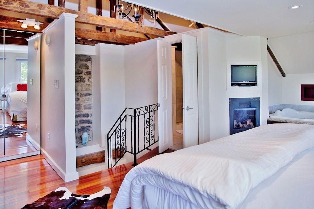 All Suites Whitney Manor Kingston Extérieur photo